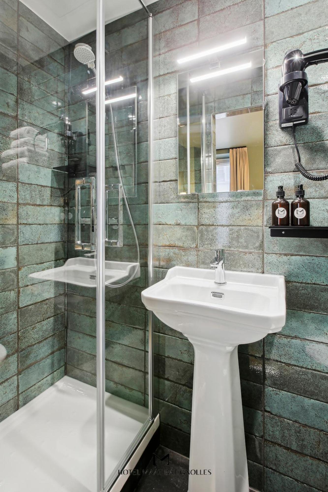 Hotel Maat Batignolles ปารีส ภายนอก รูปภาพ